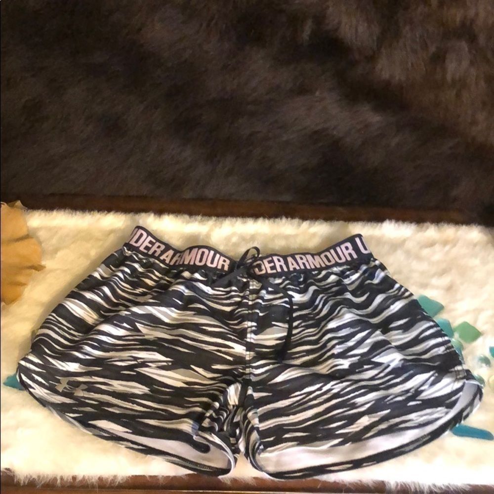 Under Armour shorts S (3372)